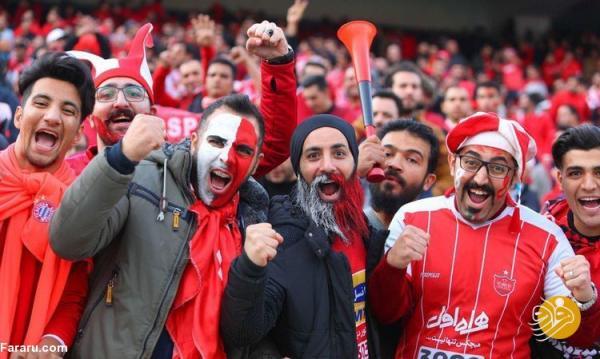 (عکس) تجمع هواداران پرسپولیس مقابل فدراسیون فوتبال (عکس) تجمع طرفداران پرسپولیس مقابل فدراسیون فوتبال