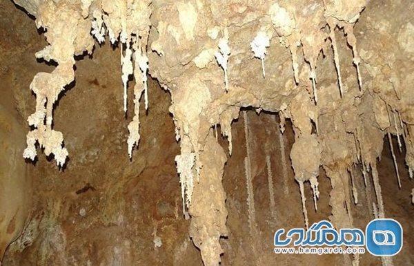 غار اناران یکی از جاذبه های طبیعی سیستان و بلوچستان به شمار می رود