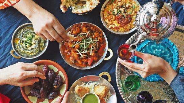 بدترین غذاها برای باز کردن افطار ، مصرف این مواد غذایی در وعده افطار موجب تشنگی می گردد